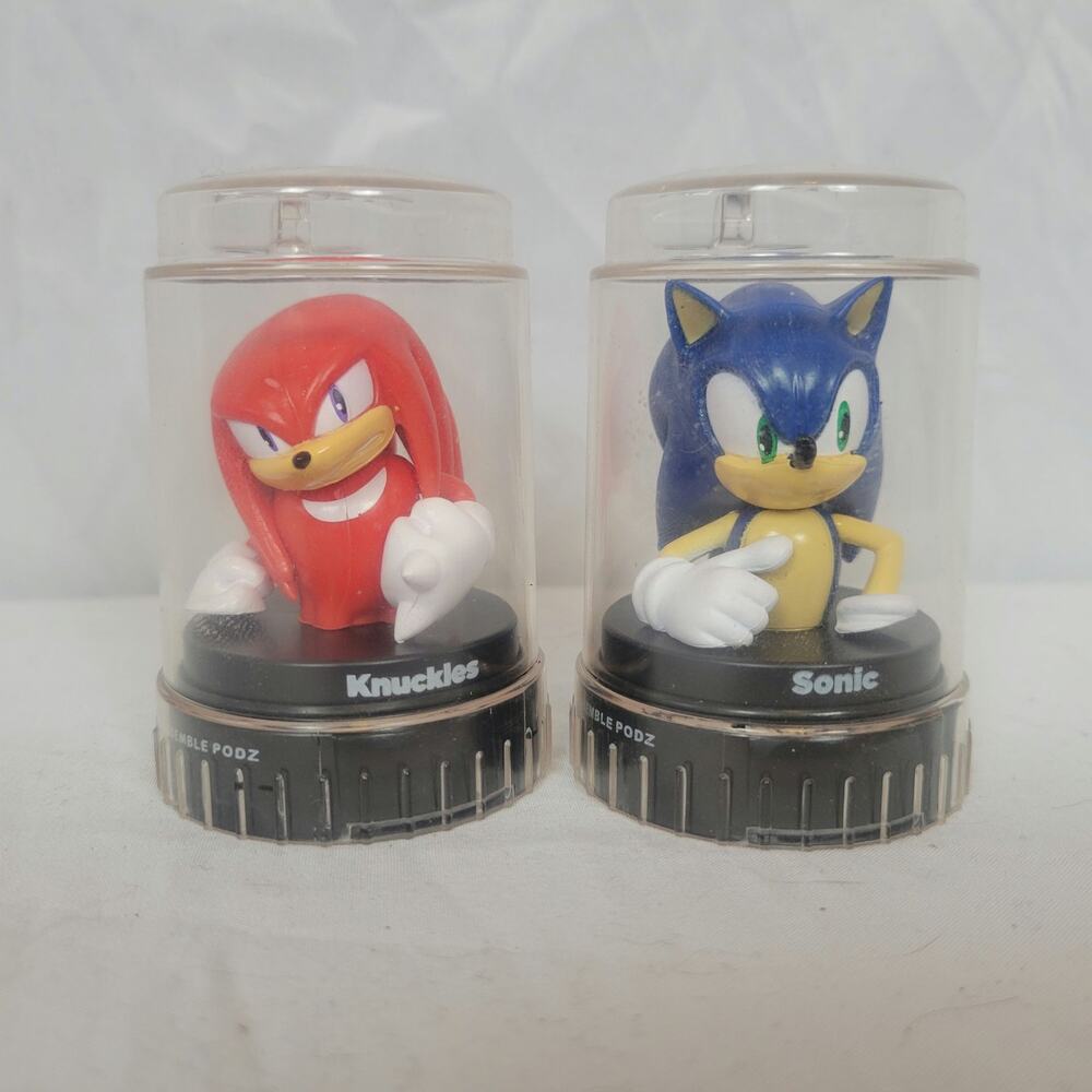 Knuckles and Sonic Podz Bottle Topper Figures